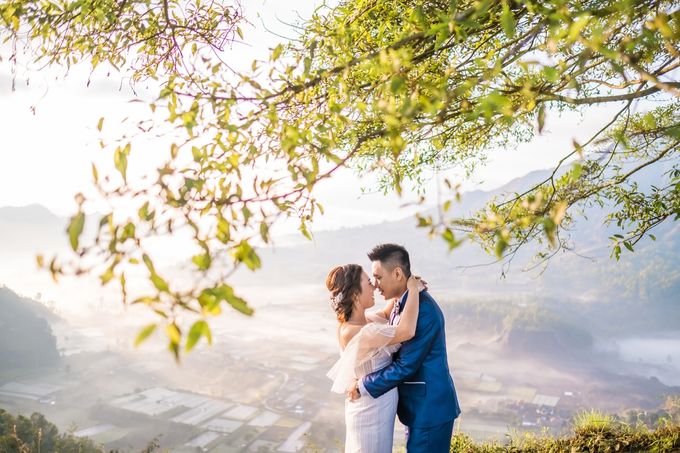 Eunike & Andreas Prewedding Photo at Pinggan Kintamani | Bali Pre-Wedding Photographer | Bali Enggament Photography by Wisnu Photography - 013