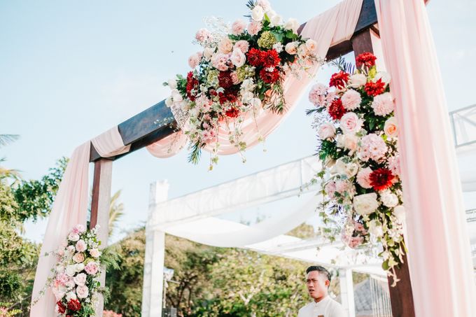 Elegant Wedding by Bali Izatta Wedding Planner & Wedding Florist Decorator - 005 Elegant Wedding by Bali Izatta Wedding Planner & Wedding Florist Decorator - 005