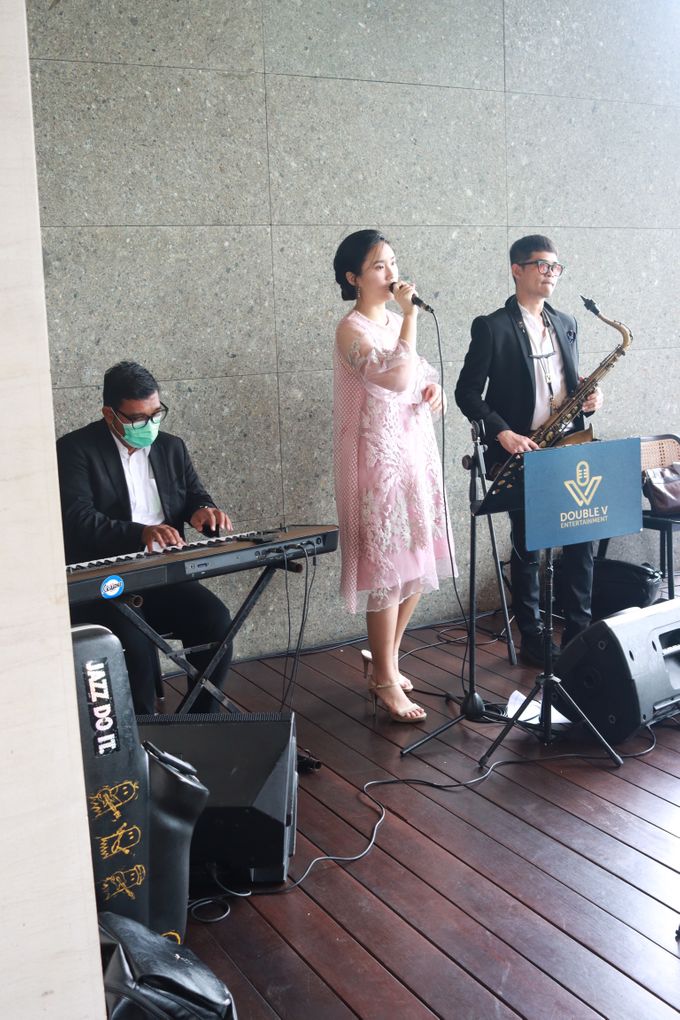 Jazz band for wedding at Forest by wyls kitchen jakarta - Double V entertainment by Double V Entertainment - 008