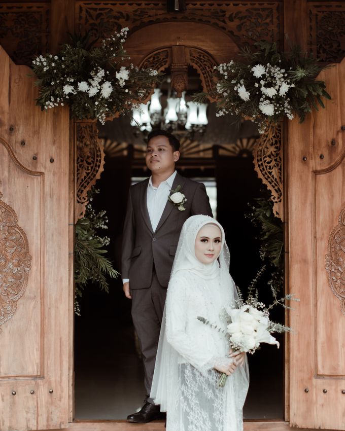 The Wedding of Putri & Adi di Pendopo Uti by Decor Everywhere - 015 The Wedding of Putri & Adi di Pendopo Uti by Decor Everywhere - 015
