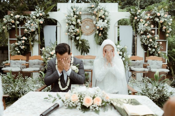 The Wedding of Putri & Adi di Pendopo Uti by Decor Everywhere - 005 The Wedding of Putri & Adi di Pendopo Uti by Decor Everywhere - 005