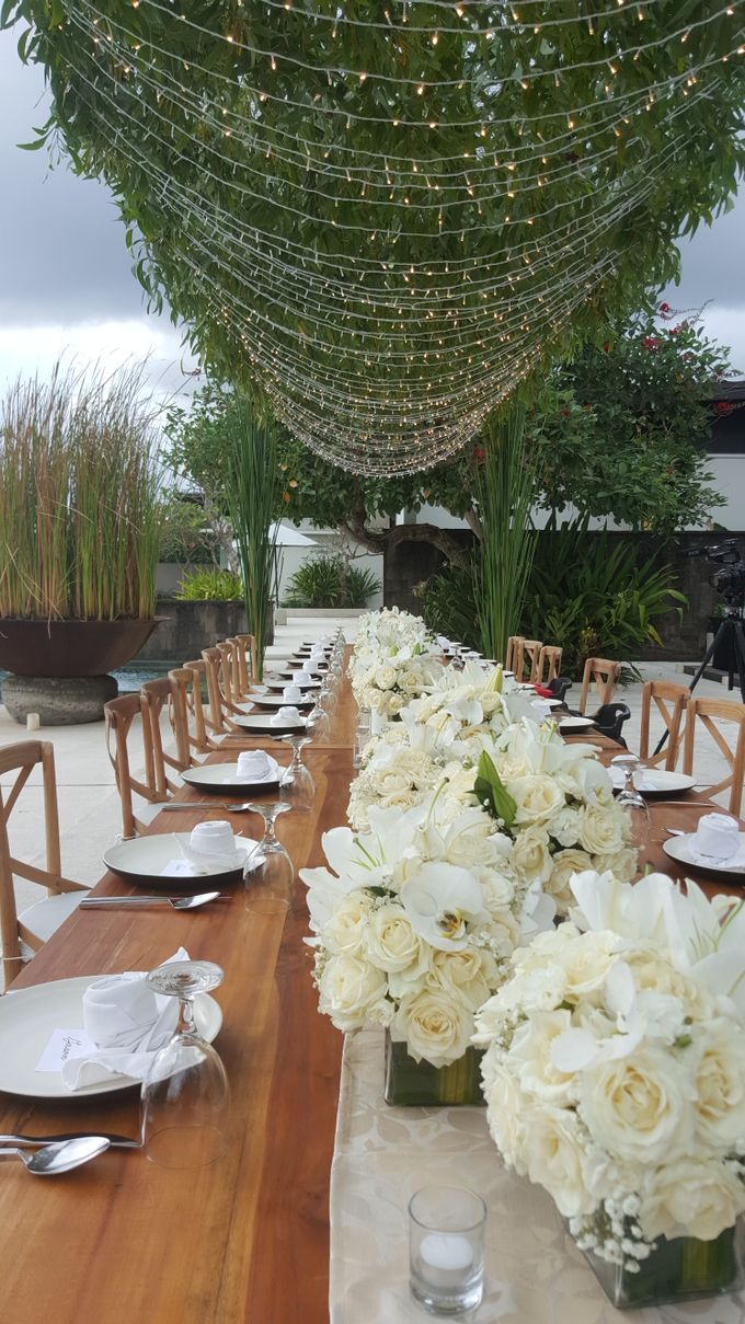 Simply White by d'Oasis Florist & Decoration - 004 Simply White by d'Oasis Florist & Decoration - 004
