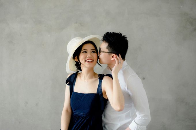 The Indoor Prewedding of Leslie & Tiffani by Claise Photography - 007