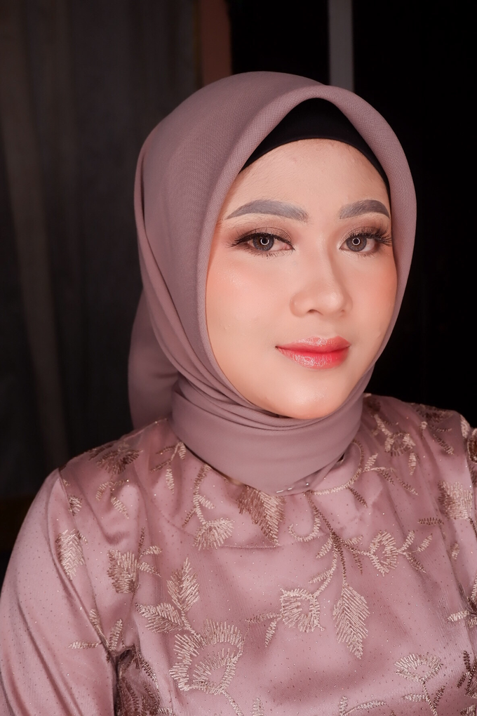 Engagement Makeup by Ells Makeup - 002 Engagement Makeup by Ells Makeup - 002