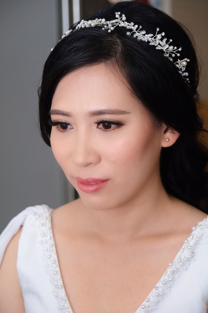 Wedding day makeup for Ms. Yani by Erliana Lim Makeup Artist - 003