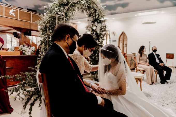Eugene & Crysta Wedding at Bunga Rampai Restaurant Jakarta by AKSA Creative - 040 Eugene & Crysta Wedding at Bunga Rampai Restaurant Jakarta by AKSA Creative - 040