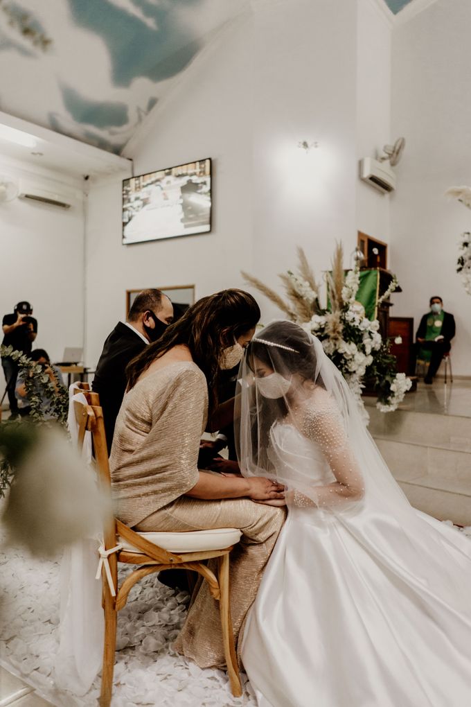 Eugene & Crysta Wedding at Bunga Rampai Restaurant Jakarta by AKSA Creative - 041 Eugene & Crysta Wedding at Bunga Rampai Restaurant Jakarta by AKSA Creative - 041
