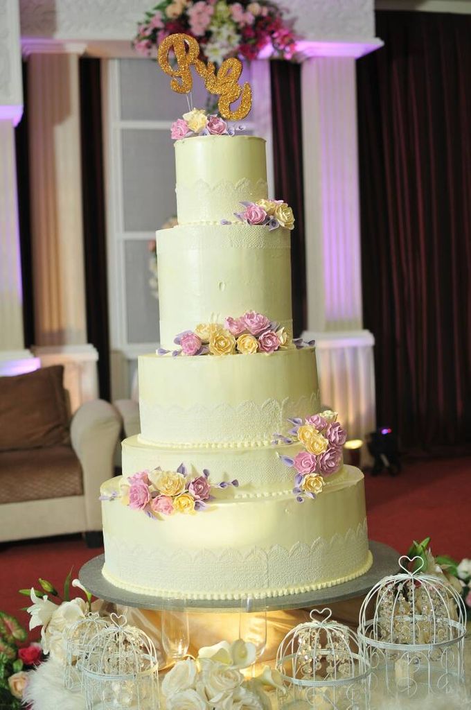5 Tier Wedding Cake by Uci Bakery - 003 5 Tier Wedding Cake by Uci Bakery - 003