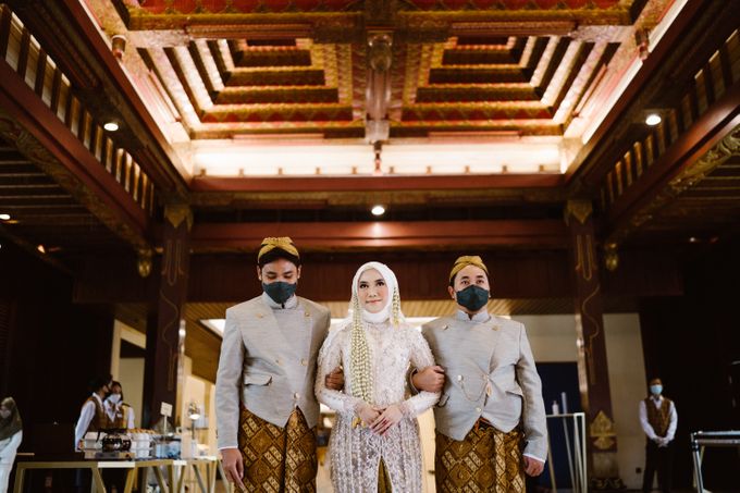 Farrah & Ega Wedding at Sultan Hotel Jakarta (Kudus Hall) by AKSA Creative - 025