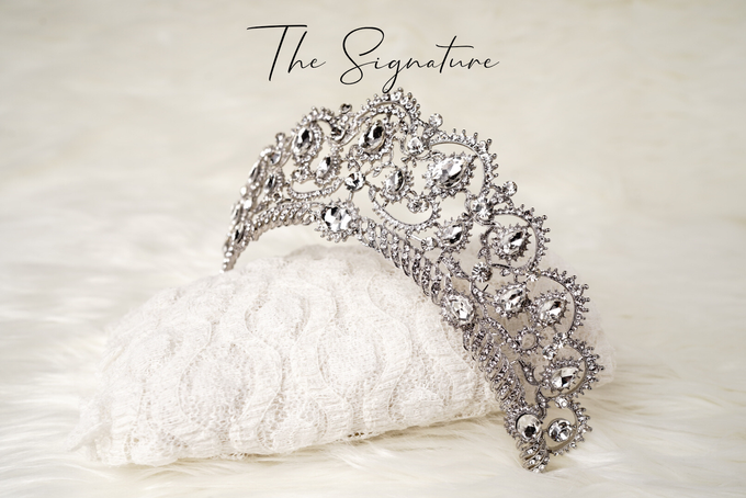 Crown by  'The Signature' by Faye Wedding - 001