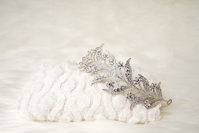 Crown by  'The Signature' by Faye Wedding - 019