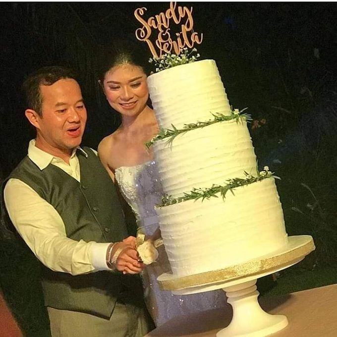 The Wedding Cake Of Sandy & Verita by Moia Cake - 001 The Wedding Cake Of Sandy & Verita by Moia Cake - 001