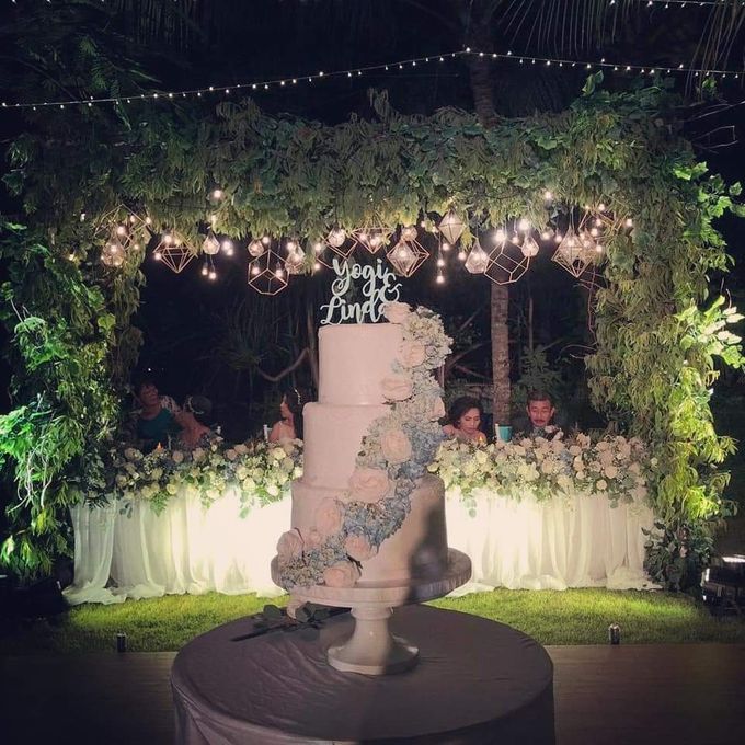 The Wedding Cake Of Yogi & Linda by Moia Cake - 001 The Wedding Cake Of Yogi & Linda by Moia Cake - 001