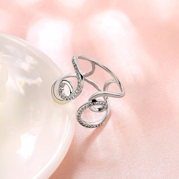 TIARIA Diamond Curly Gold Ring Perhiasan Cincin Emas Berlian by TIARIA - 010 TIARIA Diamond Curly Gold Ring Perhiasan Cincin Emas Berlian by TIARIA - 010