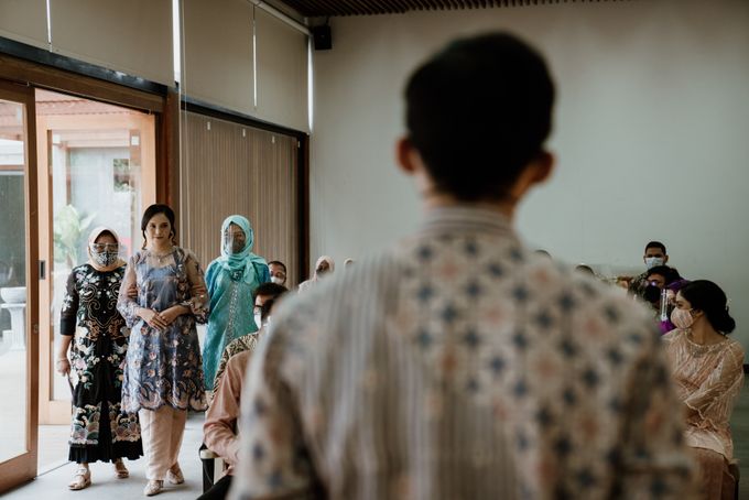 Febi & Luthfi Engagement at Century Park Hotel Jakarta by AKSA Creative - 017