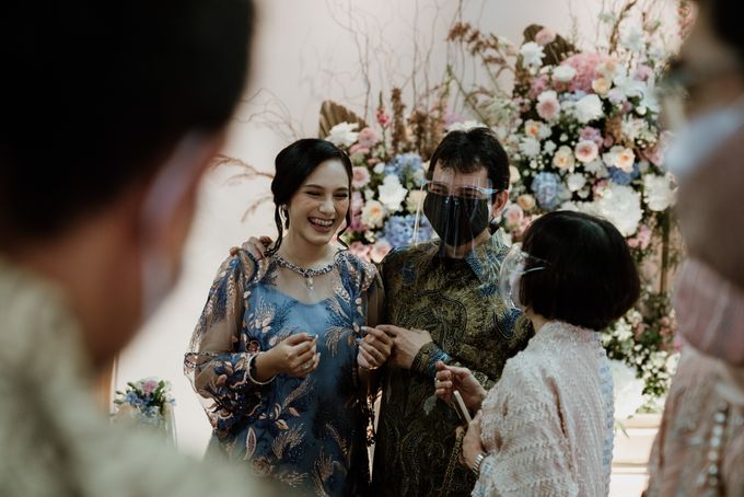 Febi & Luthfi Engagement at Century Park Hotel Jakarta by AKSA Creative - 009