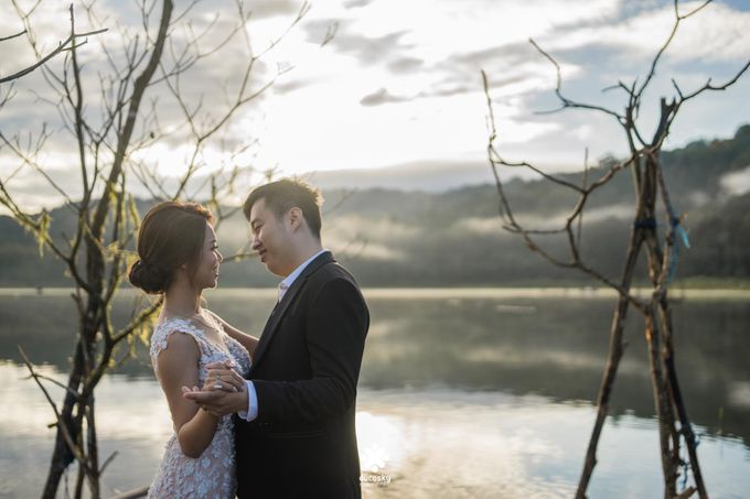 Ferry Jovie Pre-Wedding | In The Mist by Ducosky - 007