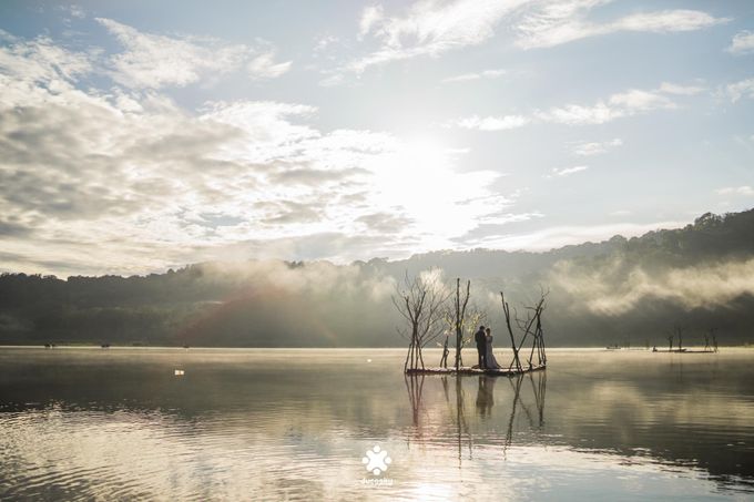 Ferry Jovie Pre-Wedding | In The Mist by Ducosky - 011