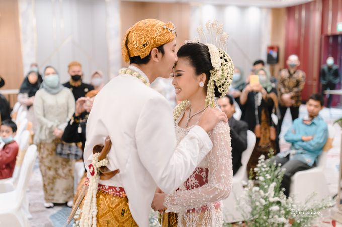 The Wedding of Bella & Zivan | Mandari Oriental Jakarta by Mandarin Oriental, Jakarta - 011