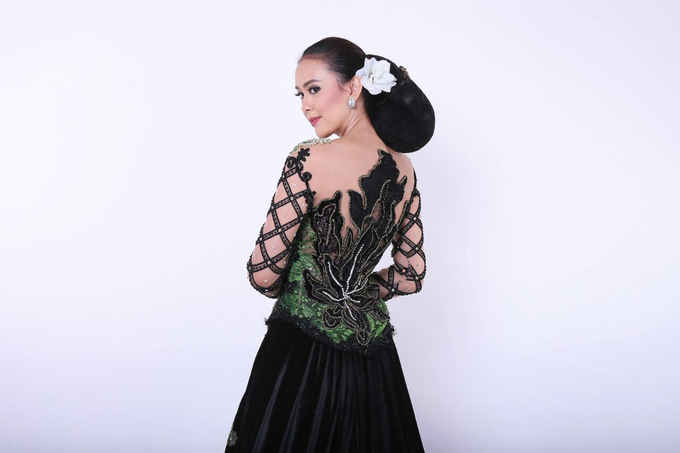 Wedding Kebaya by Berkat Kebaya By Devina Shanti - 001 Wedding Kebaya by Berkat Kebaya By Devina Shanti - 001