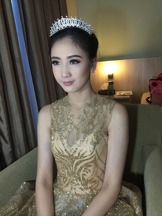 Makeup and hairdo for Dequinita Vadela by Megautari Anjani - 015