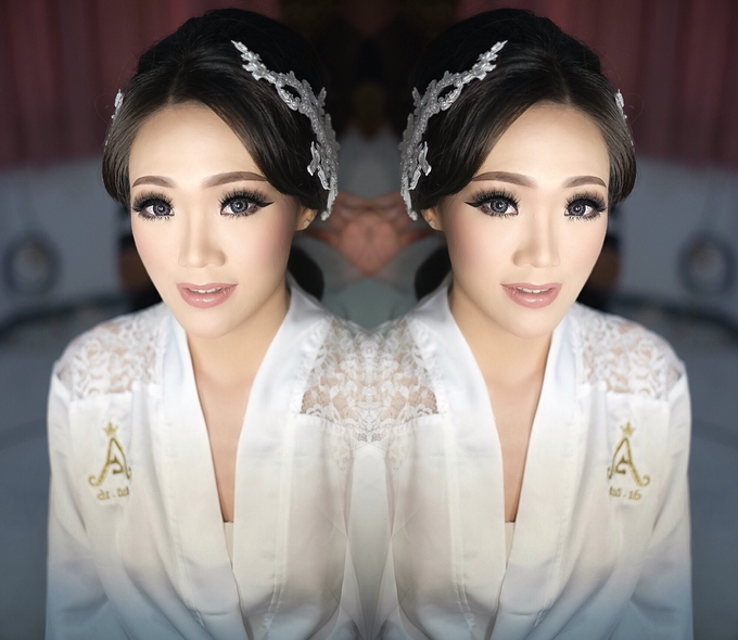 Wedding makeup for Ms Monica - Semarang by Imel Vilentcia Make Up Artist - 003 Wedding makeup for Ms Monica - Semarang by Imel Vilentcia Make Up Artist - 003