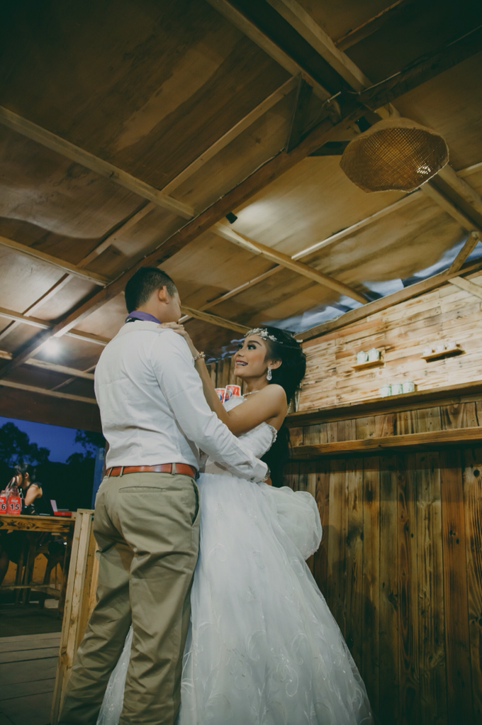 Della dan Harry | engagement by bayu & bambang by Picxelphoto - 032