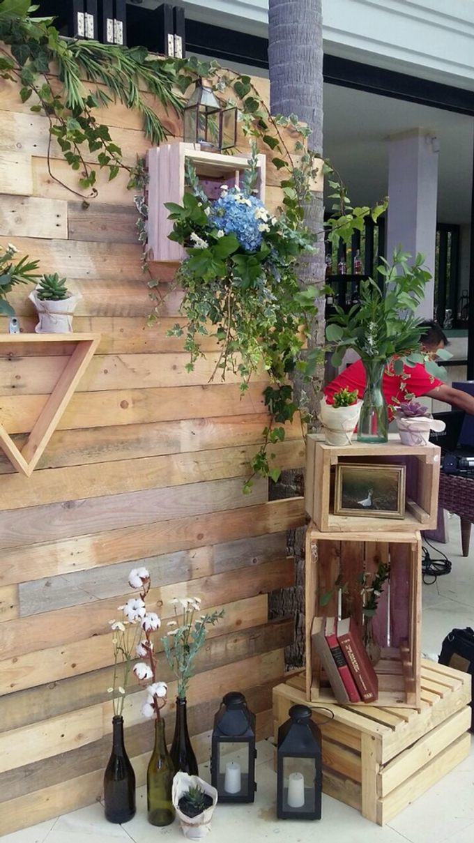 Rustic Backdrop Photobooth It s True Wedding Bridestory