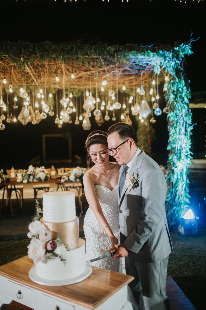 Hendri & Sella Wedding by It's True Wedding Planner and Decoration - 030 Hendri & Sella Wedding by It's True Wedding Planner and Decoration - 030