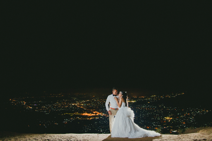 Della dan Harry | engagement by bayu & bambang by Picxelphoto - 025