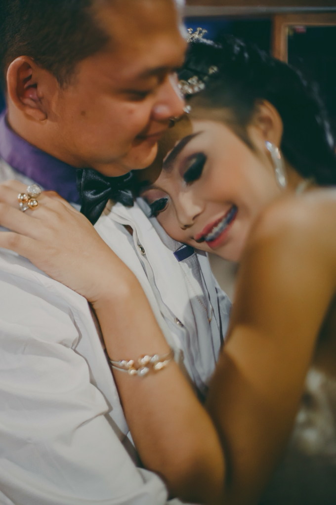 Della dan Harry | engagement by bayu & bambang by Picxelphoto - 030