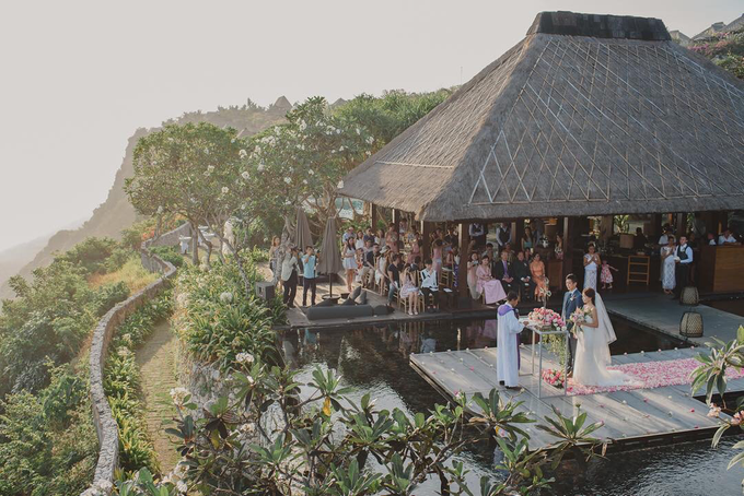 Fiona & Gary's wedding on the cliffs of Uluwatu by Bulgari Resort Bali - 007 Fiona & Gary's wedding on the cliffs of Uluwatu by Bulgari Resort Bali - 007
