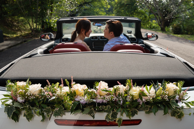 Bridal car engagement photoshoot  by Liz Florals - 007