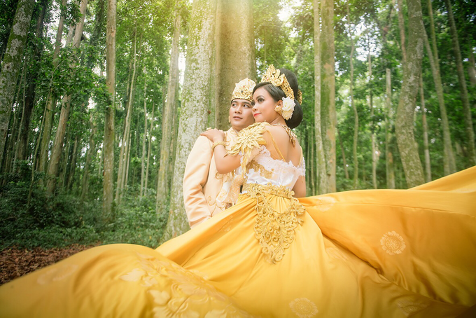 Prewedding in bali from Eka + Tari by Bali Moments Photography - 011