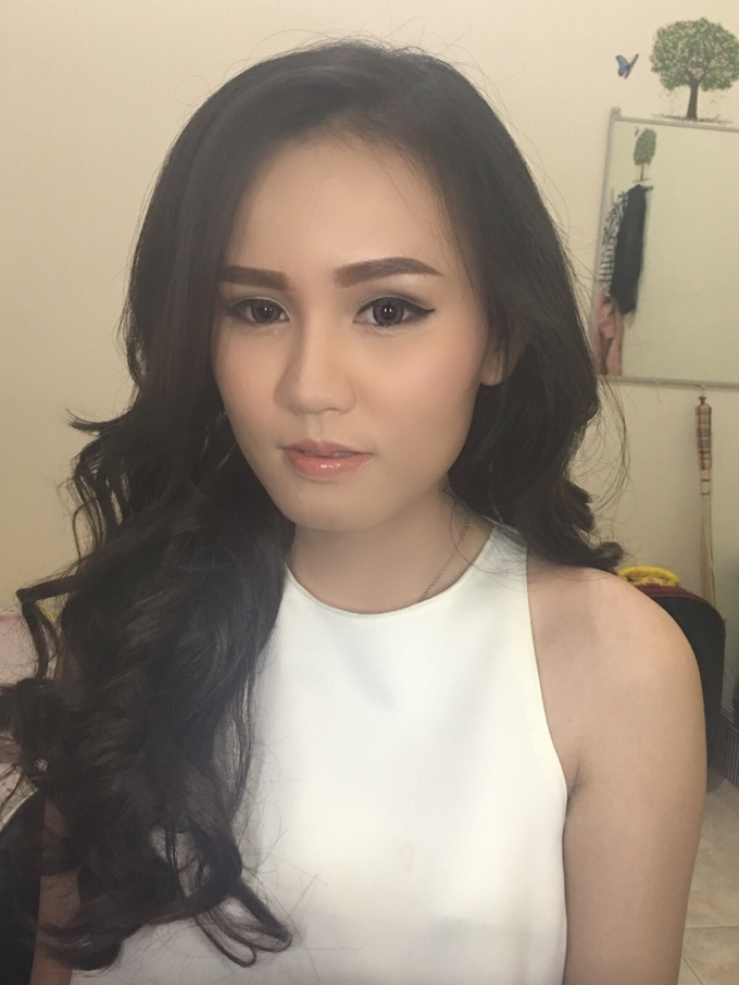 Party makeup by AyuAbriyantimakeupartist - 033