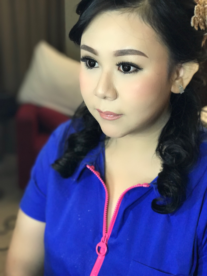 Party makeup by AyuAbriyantimakeupartist - 021