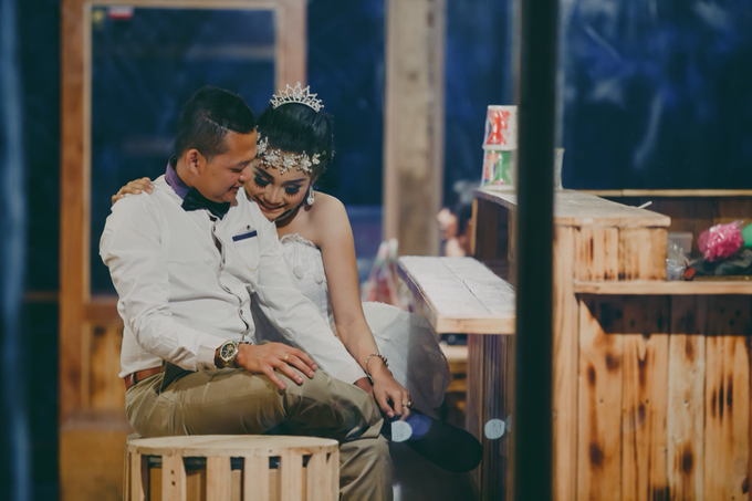 Della dan Harry | engagement by bayu & bambang by Picxelphoto - 034