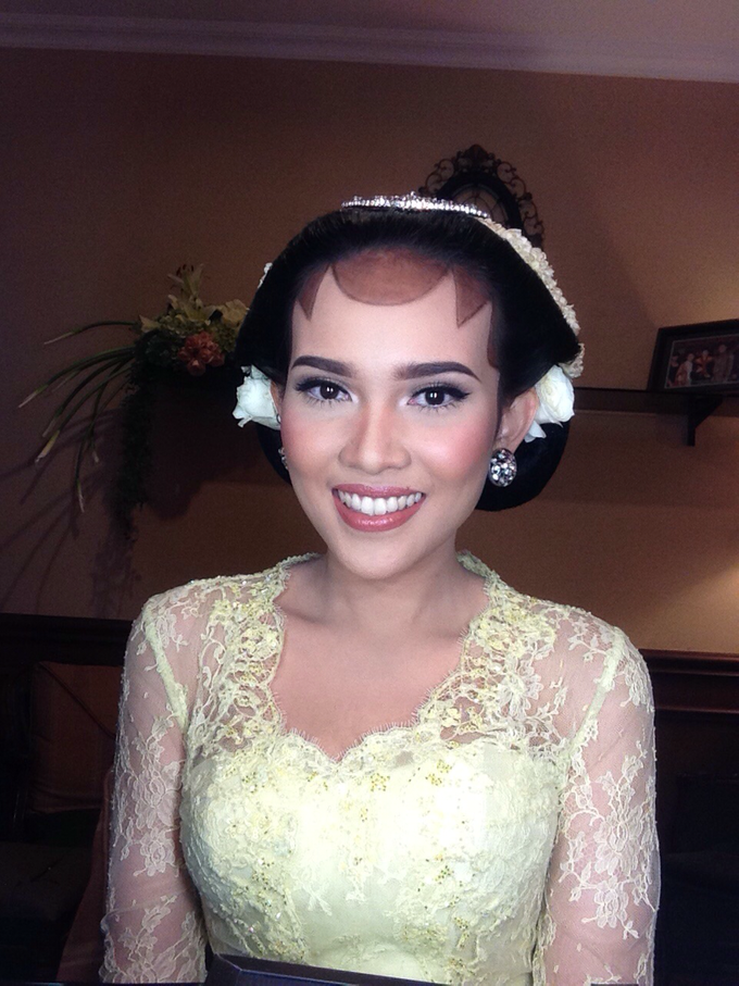 Wedding make up for Tara Rawindra (Javanese Paes& Padang) and Kathya Paramitha (National) by Yoga Septa Make Up Artist - 006 Wedding make up for Tara Rawindra (Javanese Paes& Padang) and Kathya Paramitha (National) by Yoga Septa Make Up Artist - 006