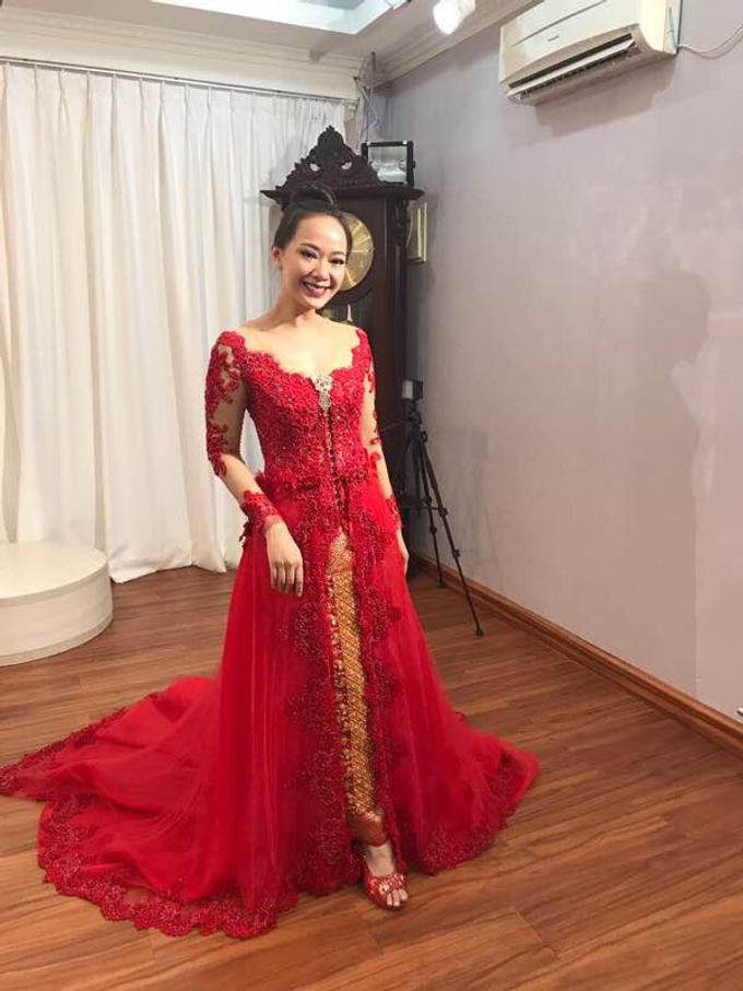 Wedding Kebaya by Berkat Kebaya By Devina Shanti - 030 Wedding Kebaya by Berkat Kebaya By Devina Shanti - 030