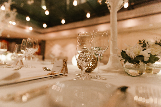 Winter wedding decoration by Peter Simon Photography - 006