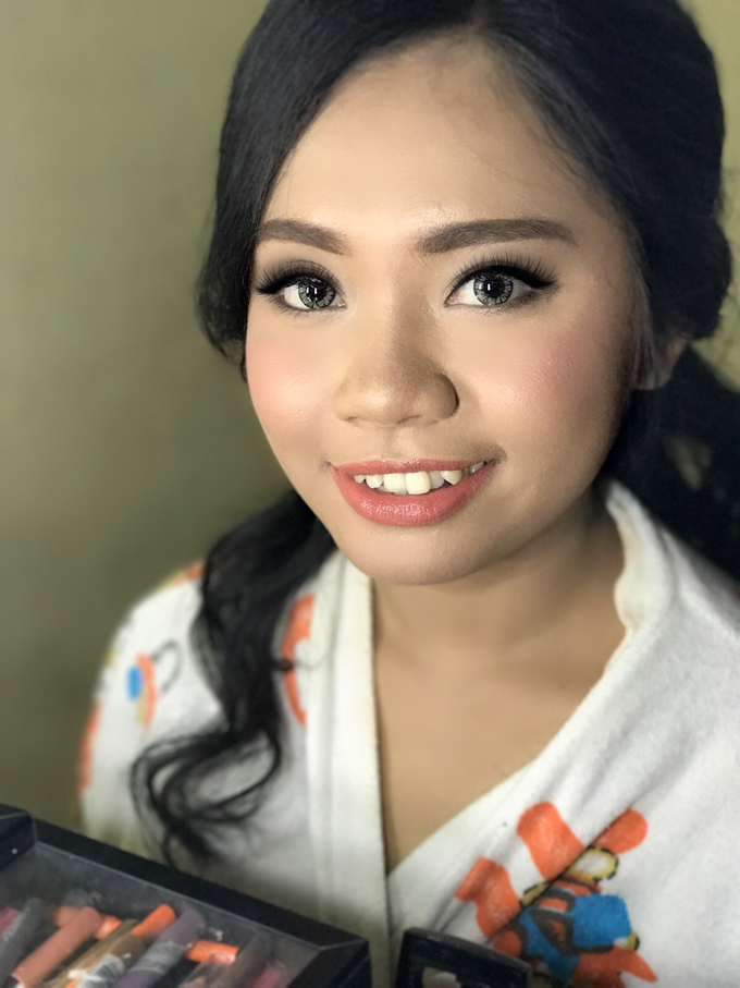 Party makeup by AyuAbriyantimakeupartist - 015