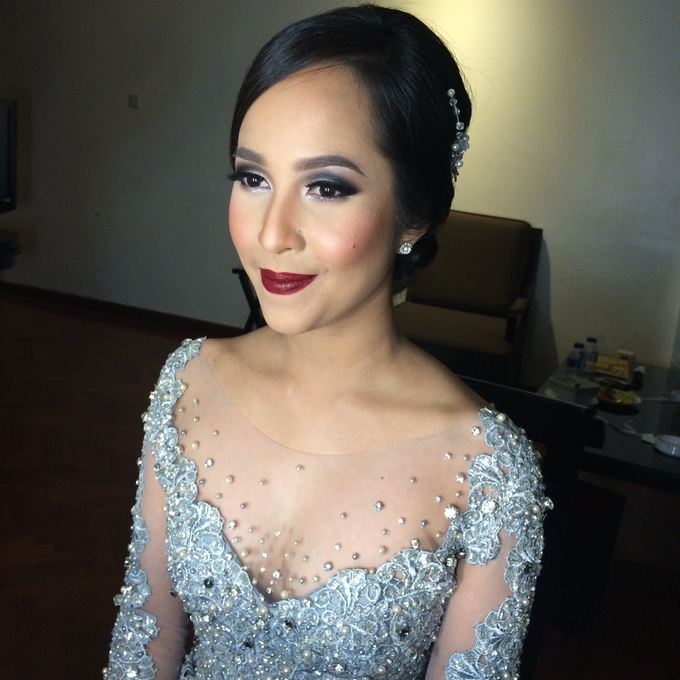 Wedding make up for Tara Rawindra (Javanese Paes& Padang) and Kathya Paramitha (National) by Yoga Septa Make Up Artist - 028 Wedding make up for Tara Rawindra (Javanese Paes& Padang) and Kathya Paramitha (National) by Yoga Septa Make Up Artist - 028