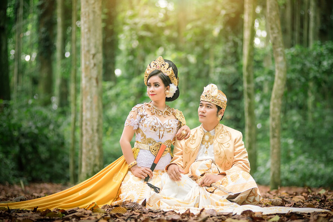 Prewedding in bali from Eka + Tari by Bali Moments Photography - 010