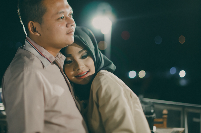 Della dan Harry | engagement by bayu & bambang by Picxelphoto - 036