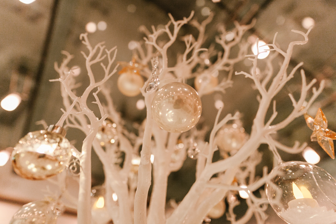 Winter wedding decoration by Peter Simon Photography - 003