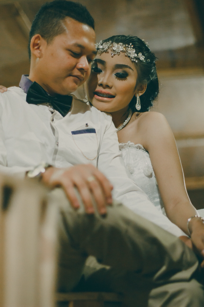 Della dan Harry | engagement by bayu & bambang by Picxelphoto - 042