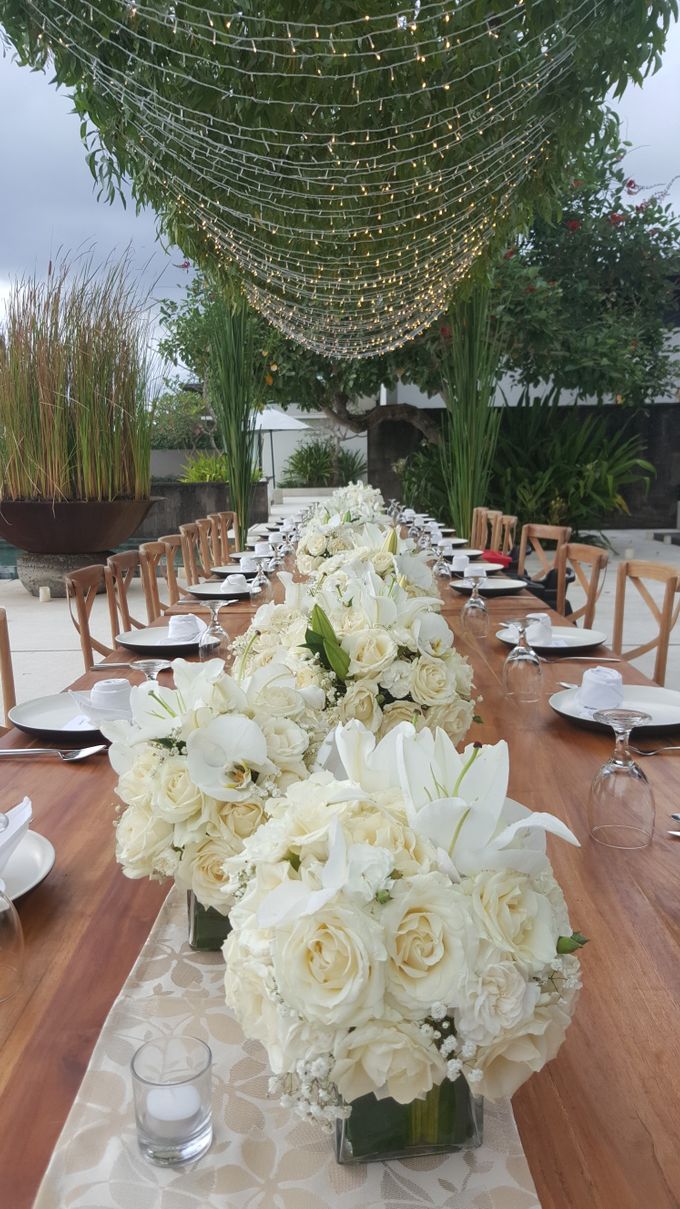Simply White by d'Oasis Florist & Decoration - 011 Simply White by d'Oasis Florist & Decoration - 011