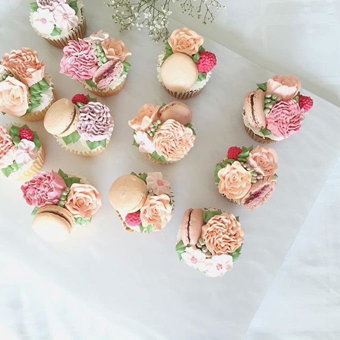 Floral cupcakes by The Rosette Co - 002