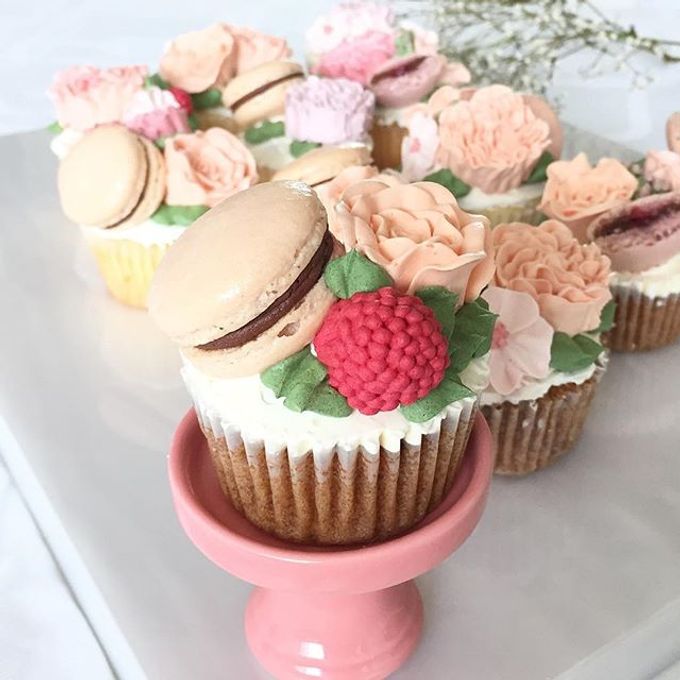 Floral cupcakes by The Rosette Co - 003