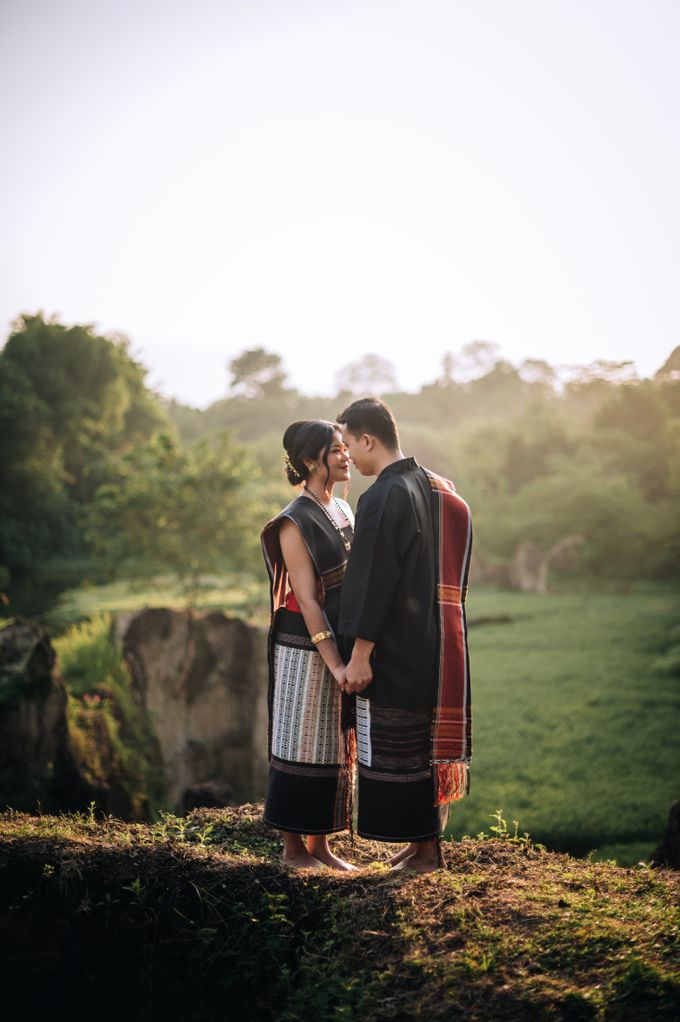 The Prewedding of Reksi & Tio #traditionalclothes #adatbatak #prewedbajuadat by Warna Project - 010 The Prewedding of Reksi & Tio #traditionalclothes #adatbatak #prewedbajuadat by Warna Project - 010